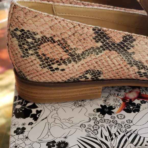 WOMENS FRANCIE LOAFER By CL LAUNDRY SNAKE BLUSH SHOES SIZE 10 - Picture 9 of 13